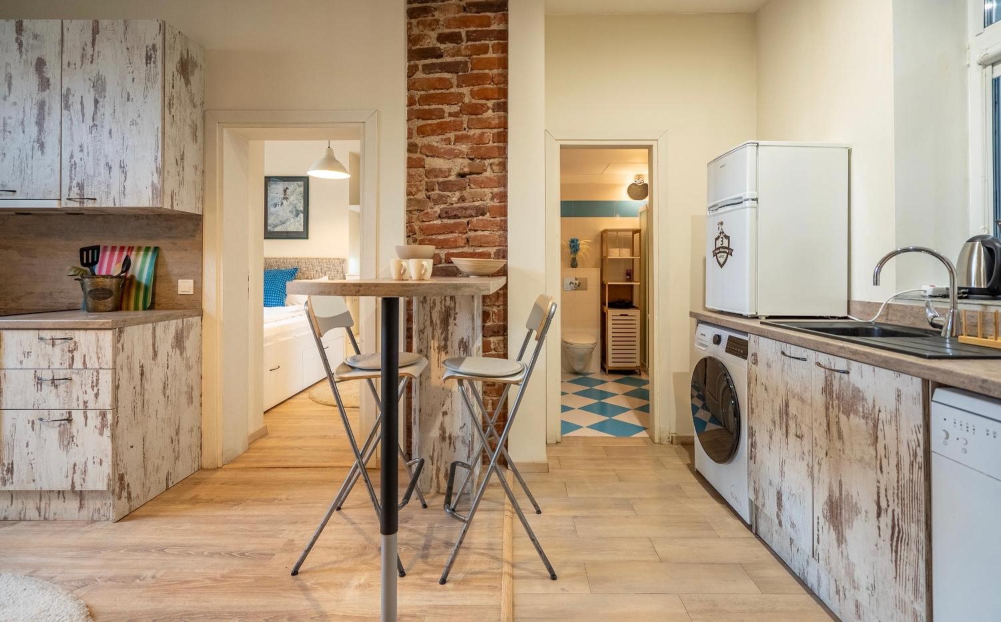 'blue Sapphire House'- Central&modern Apartemen *